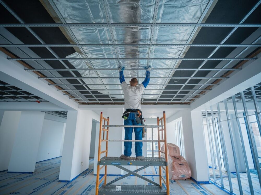 folia paroizolacyjna na suficie