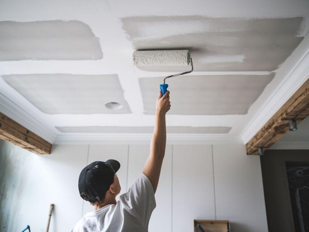 narzędzia do malowania sufitu
