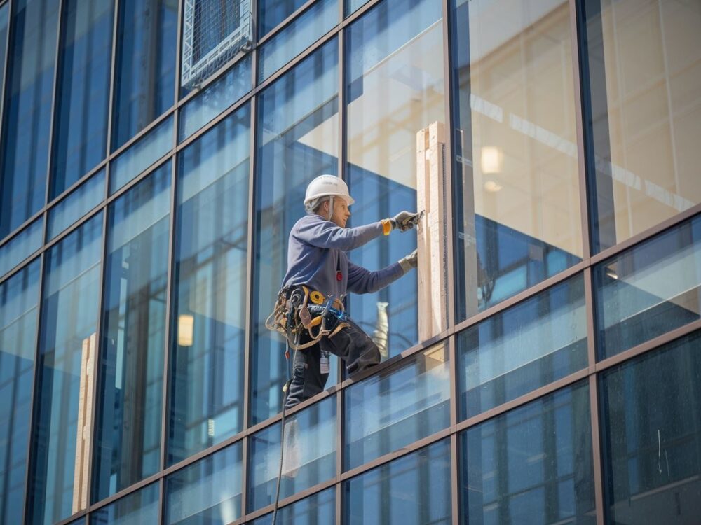 narzędzia do mocowania styropianu