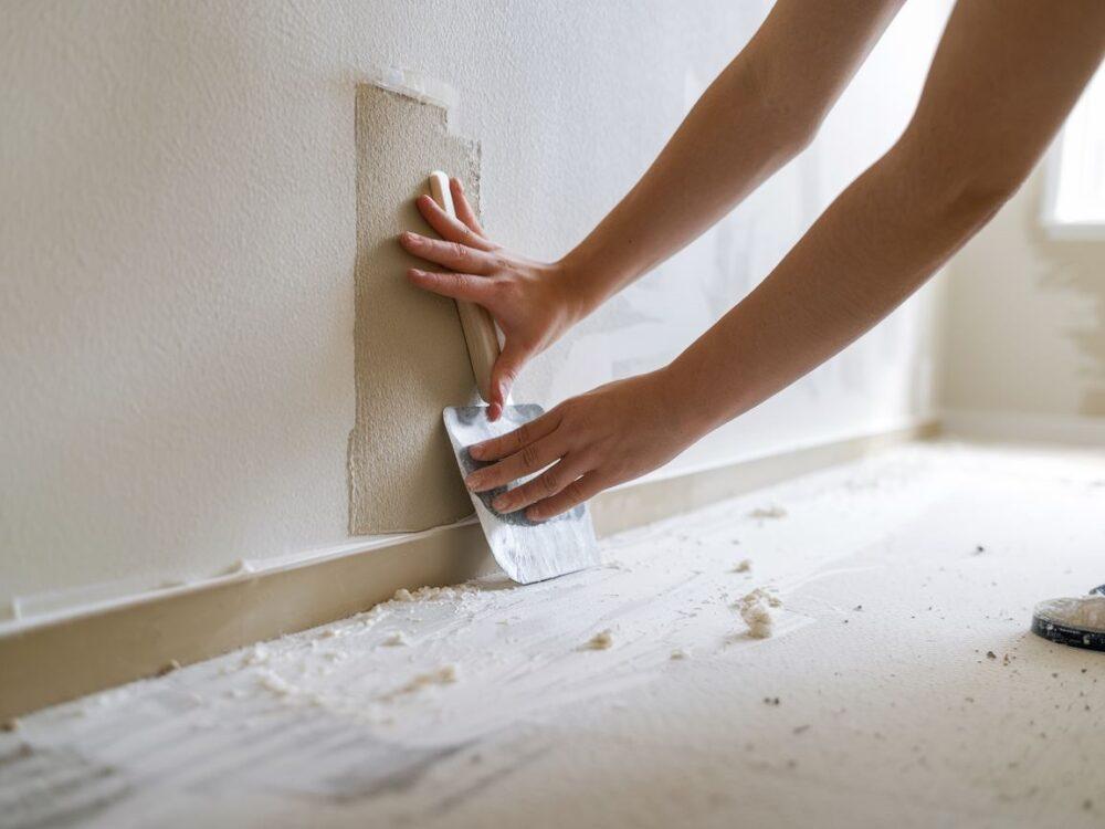 narzędzia do wygładzania ściany