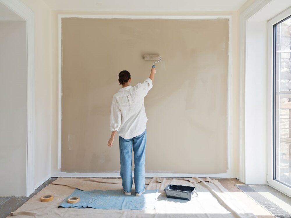 przygotowanie ściany do malowania