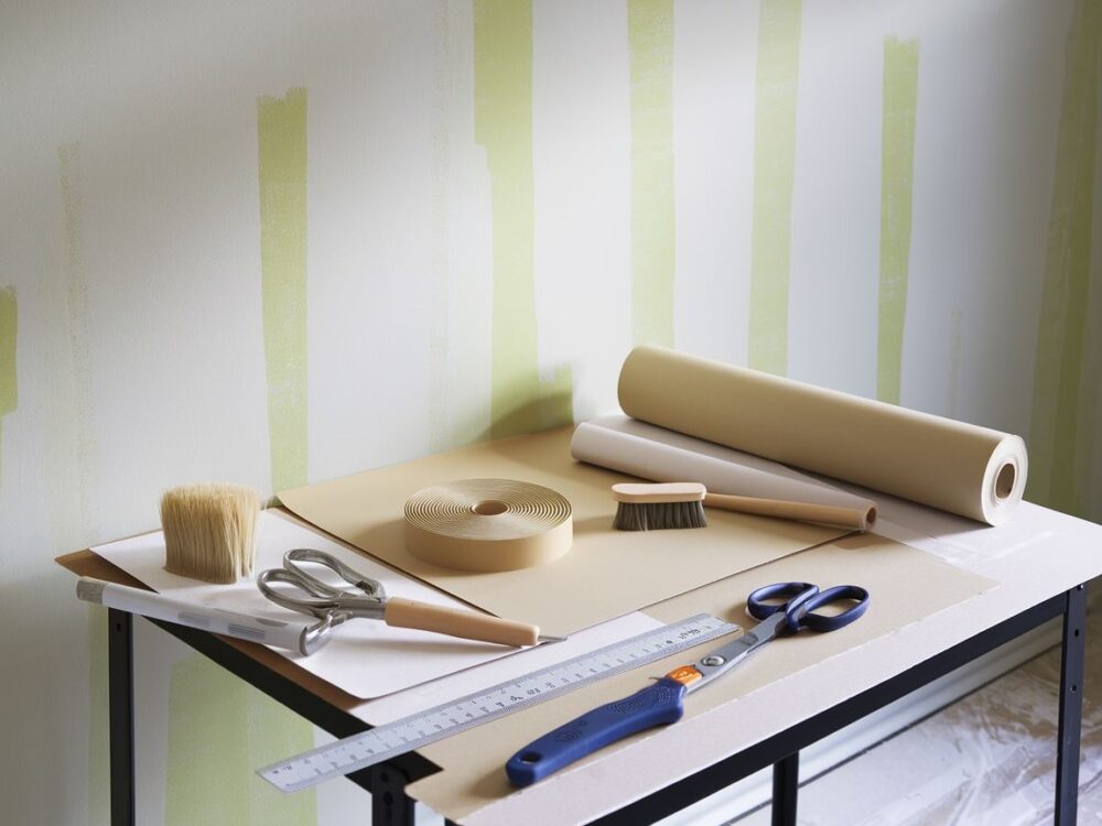 stół z akcesoriami