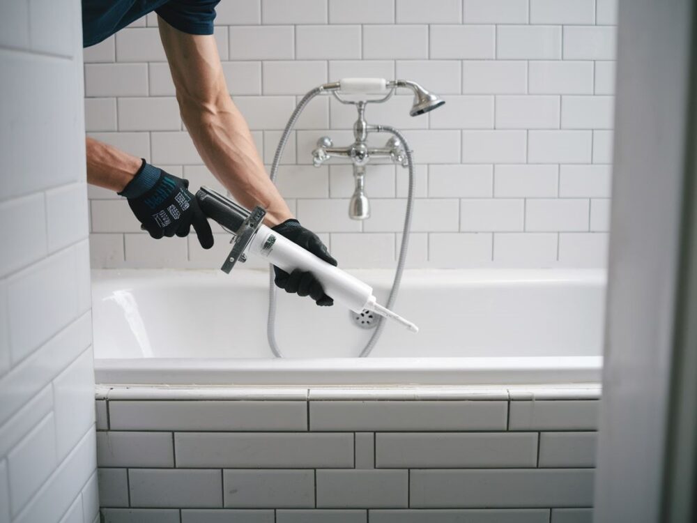 uszczelnianie brzegu wanny