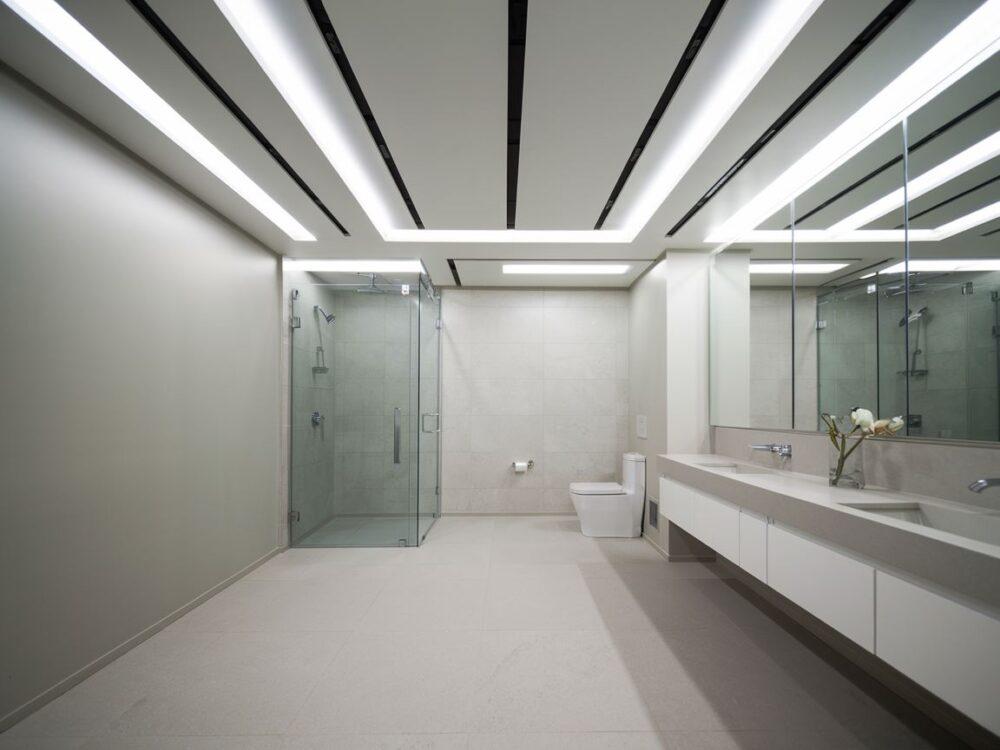 wilgocioodporny sufit łazienkowy